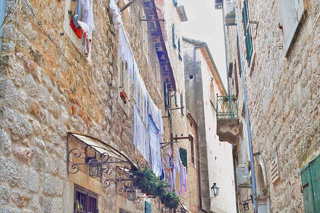 Apartment Amigo 2 Old Town Kotor Bagian luar foto