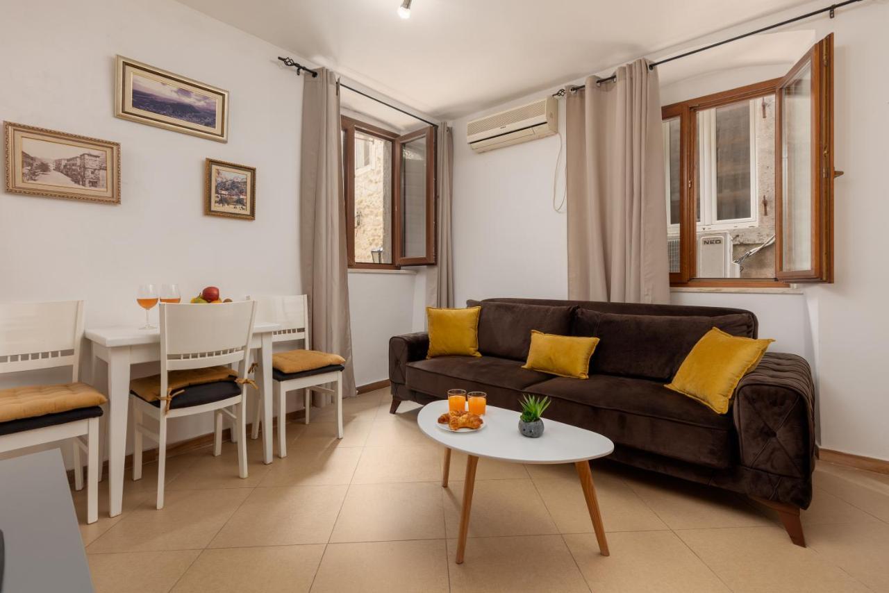 Apartment Amigo 2 Old Town Kotor Bagian luar foto