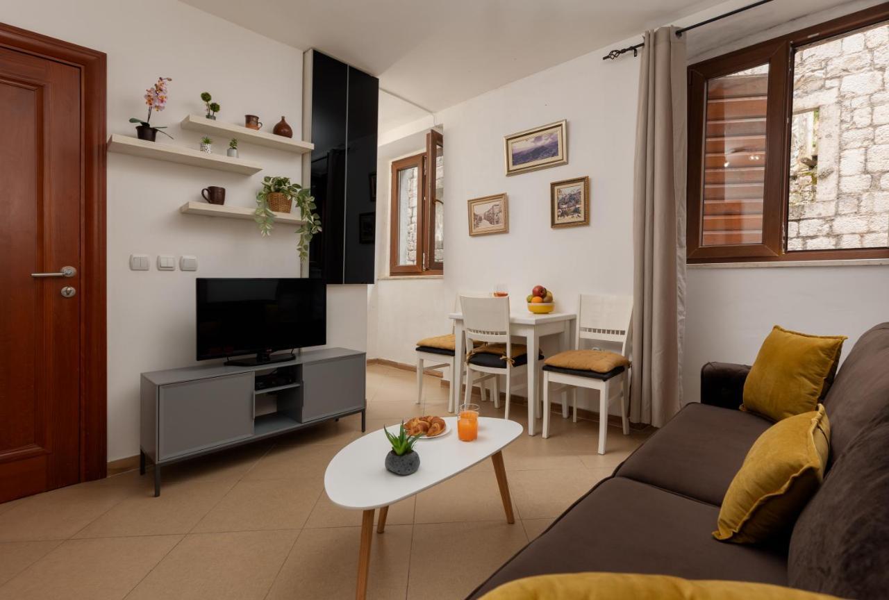 Apartment Amigo 2 Old Town Kotor Bagian luar foto